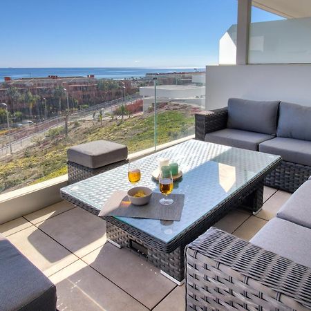 Newly Constructed 2 Bed Apartment With Sea Views 卡萨雷斯 外观 照片