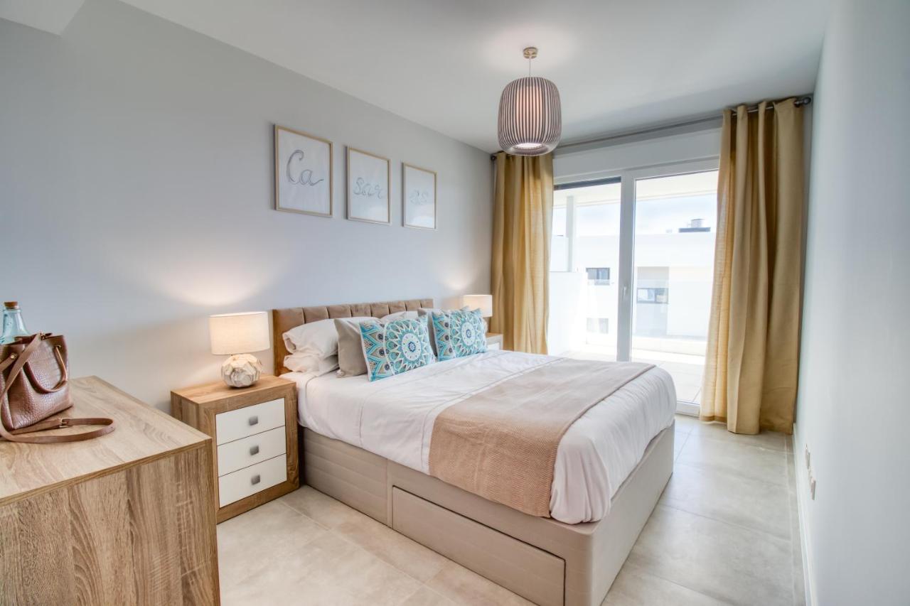 Newly Constructed 2 Bed Apartment With Sea Views 卡萨雷斯 外观 照片