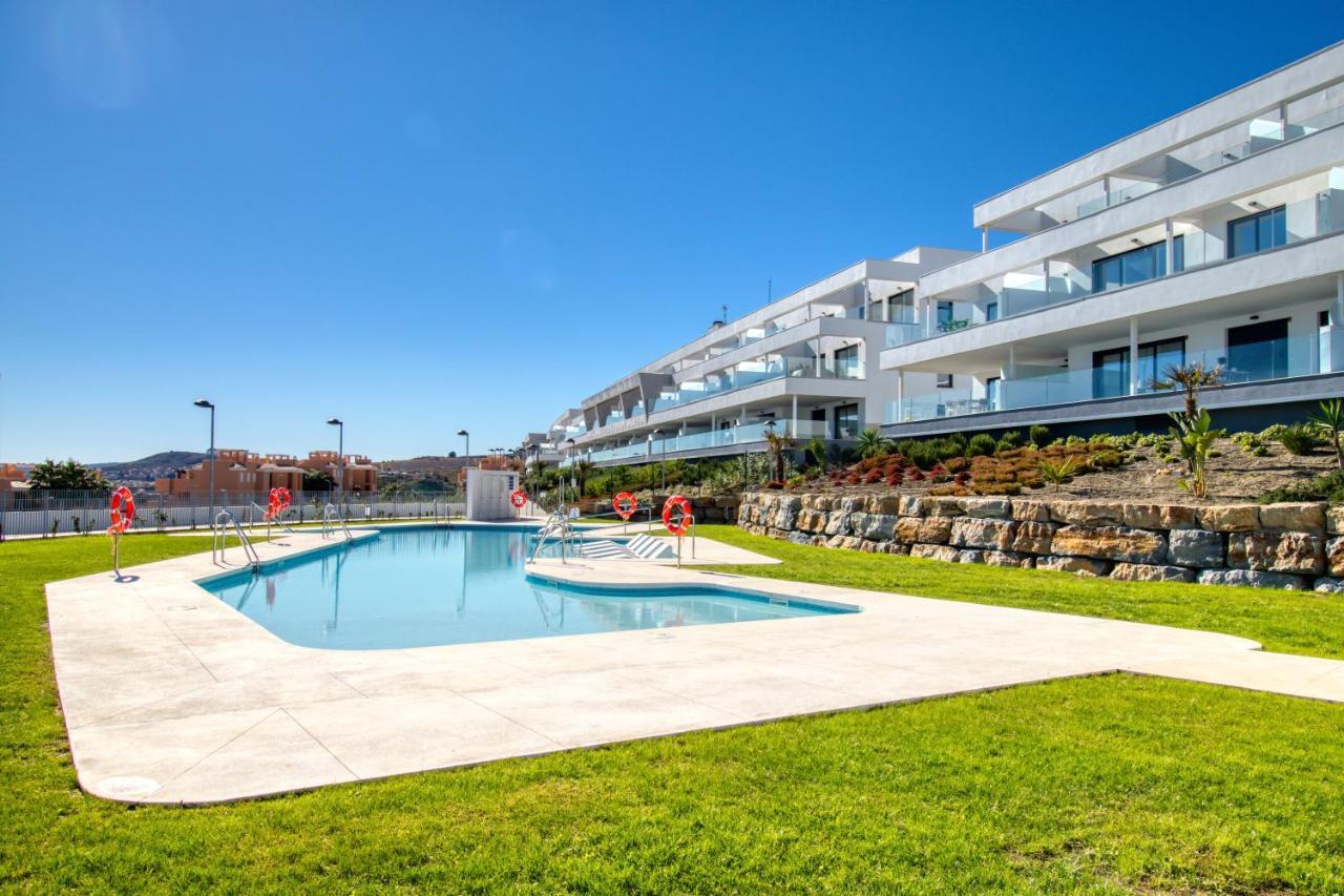 Newly Constructed 2 Bed Apartment With Sea Views 卡萨雷斯 外观 照片